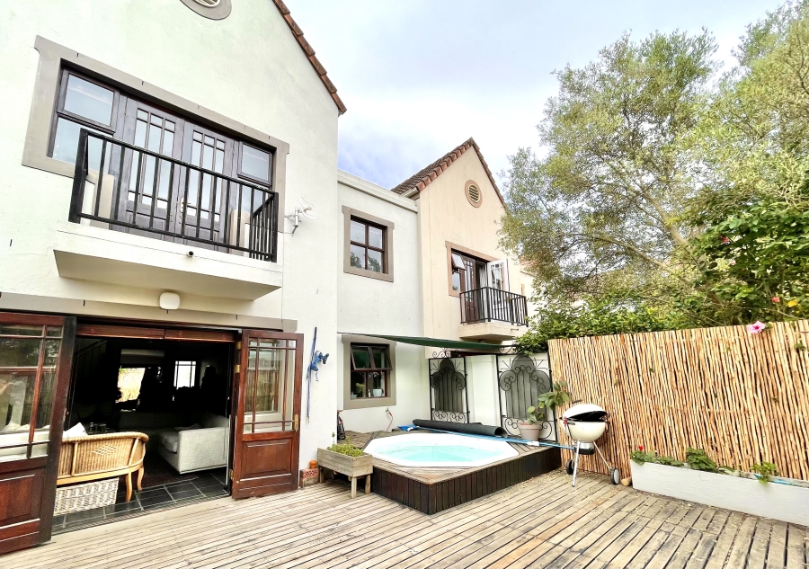 2 Bedroom Property for Sale in Boschenmeer Golf Country Estate Western Cape